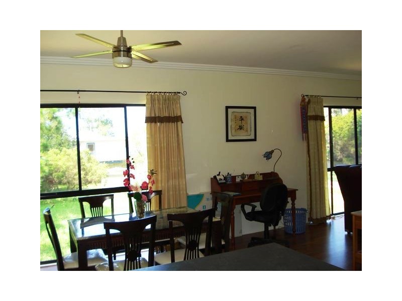 30 Paula Parade, Lamb Island QLD 4184