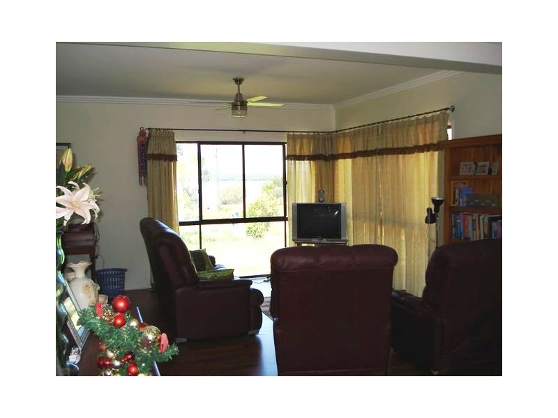 30 Paula Parade, Lamb Island QLD 4184