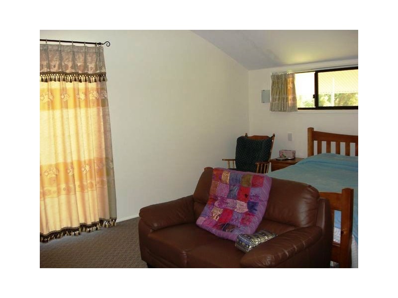 30 Paula Parade, Lamb Island QLD 4184