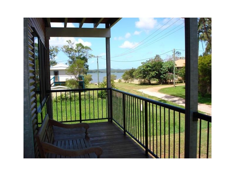 30 Paula Parade, Lamb Island QLD 4184