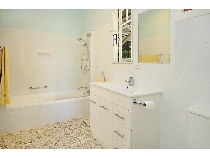 12-20  Pine Avenue, Lamb Island QLD 4184