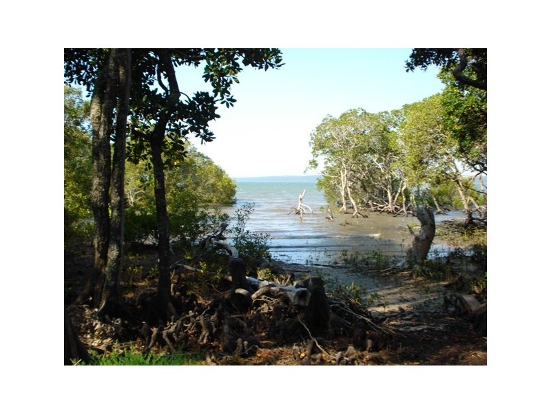 33 Calm Waters Crescent, Macleay Island QLD 4184