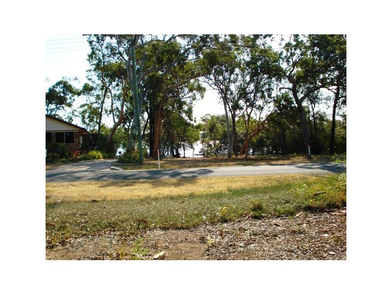 33 Calm Waters Crescent, Macleay Island QLD 4184