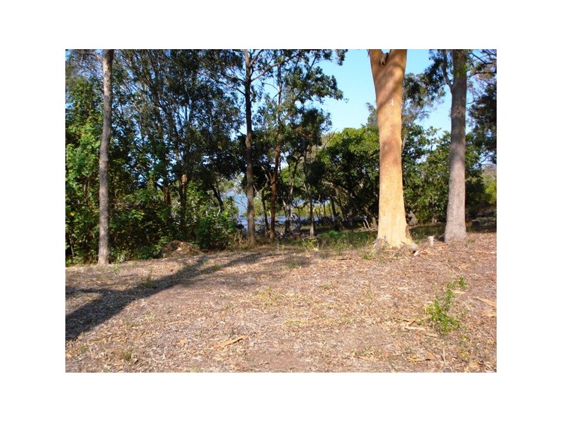 33 Calm Waters Crescent, Macleay Island QLD 4184