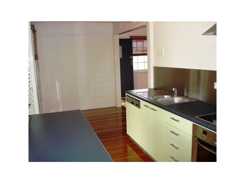 3 June Parade, Lamb Island QLD 4184