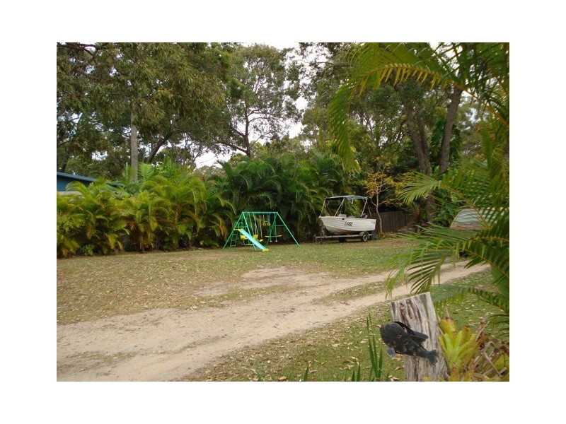 14 Peace Street, Lamb Island QLD 4184
