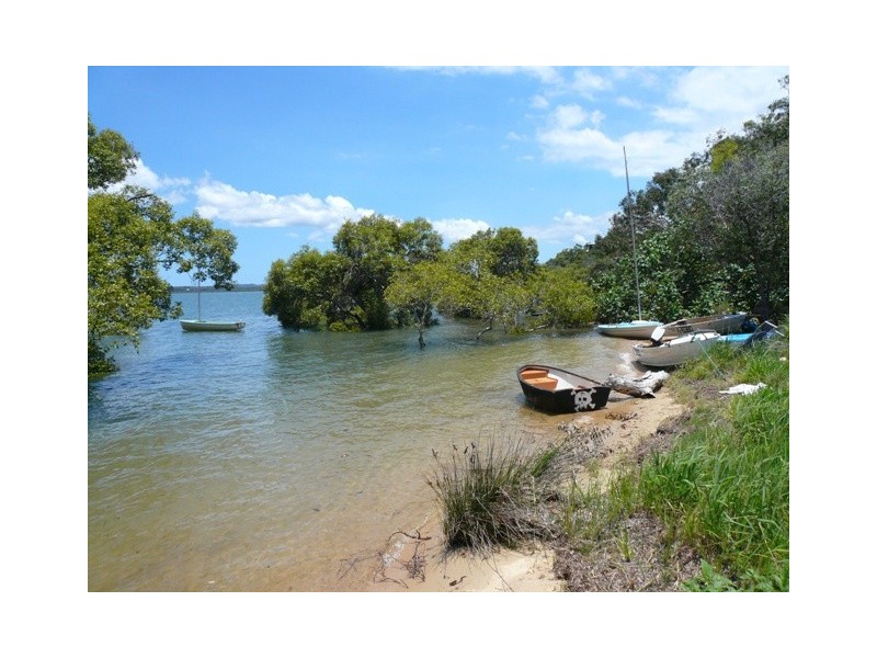 22 Koonwarra Pde, Macleay Island QLD 4184