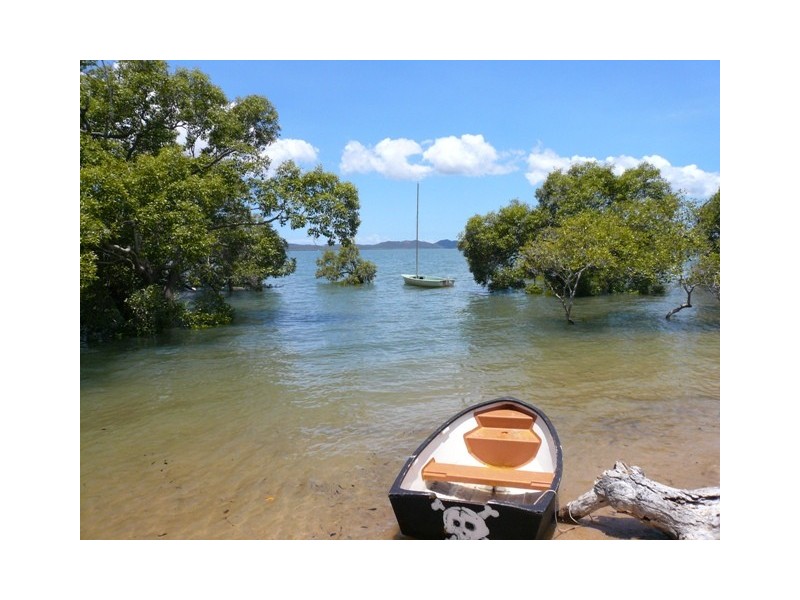 22 Koonwarra Pde, Macleay Island QLD 4184