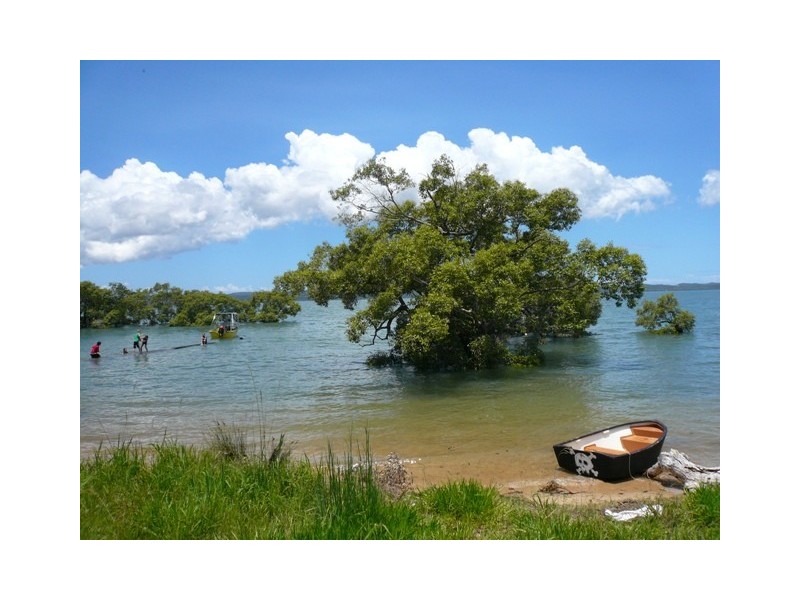 22 Koonwarra Pde, Macleay Island QLD 4184