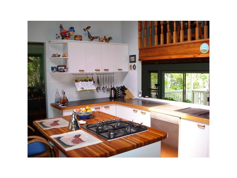 27 Cliff Terrace, Macleay Island QLD 4184