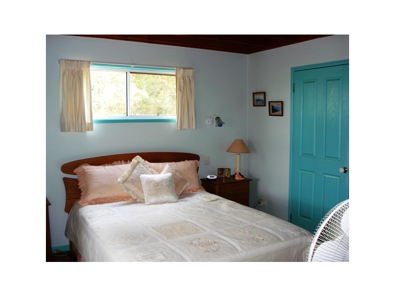 27 Cliff Terrace, Macleay Island QLD 4184
