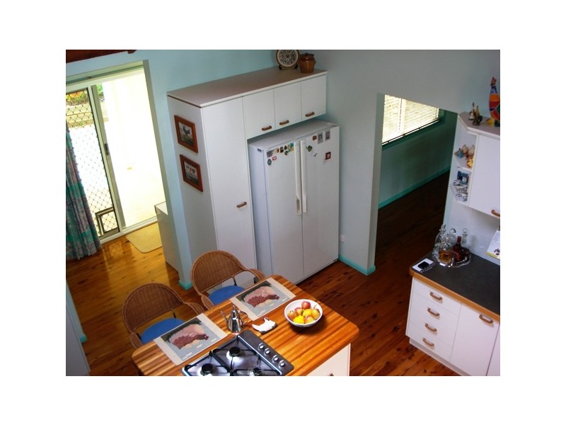27 Cliff Terrace, Macleay Island QLD 4184