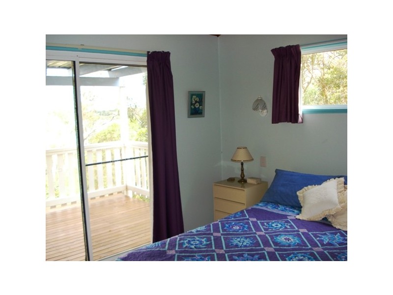 27 Cliff Terrace, Macleay Island QLD 4184