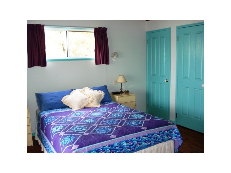 27 Cliff Terrace, Macleay Island QLD 4184