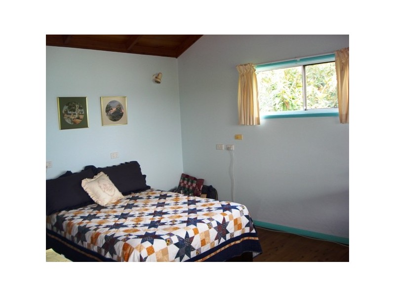 27 Cliff Terrace, Macleay Island QLD 4184