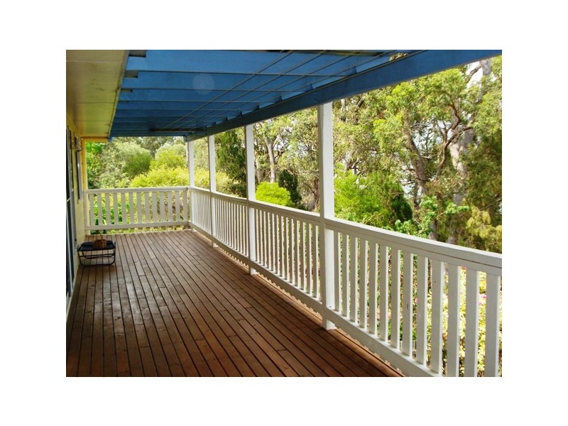 27 Cliff Terrace, Macleay Island QLD 4184