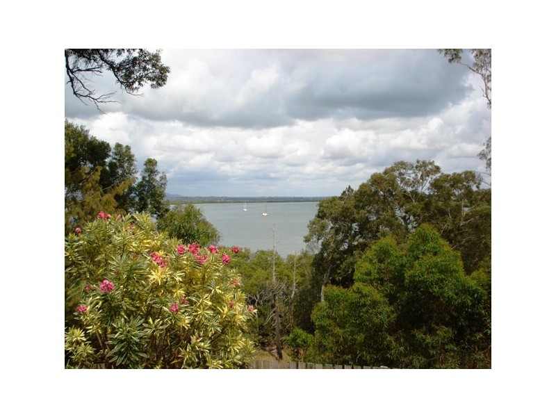 27 Cliff Terrace, Macleay Island QLD 4184