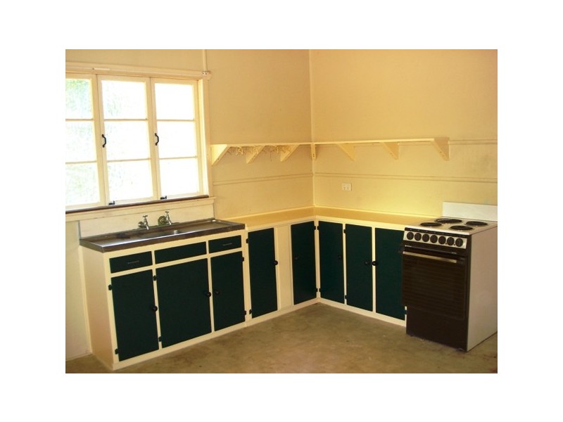 10 Rhodes Street, Macleay Island QLD 4184