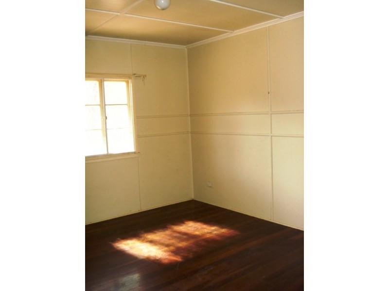 10 Rhodes Street, Macleay Island QLD 4184