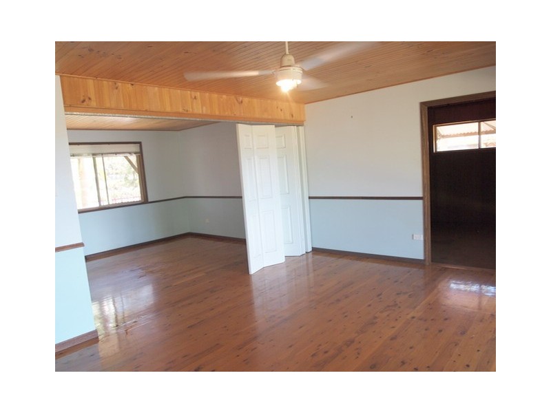 106 High Central Road, Macleay Island QLD 4184