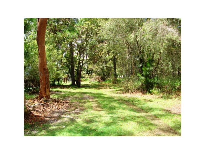 24 Nugent Street, Macleay Island QLD 4184