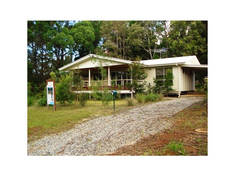 4 Hamilton Pde, Macleay Island QLD 4184