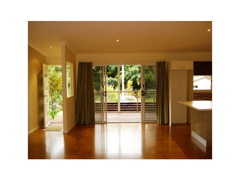 4 Hamilton Pde, Macleay Island QLD 4184