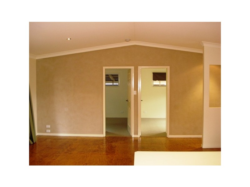 4 Hamilton Pde, Macleay Island QLD 4184