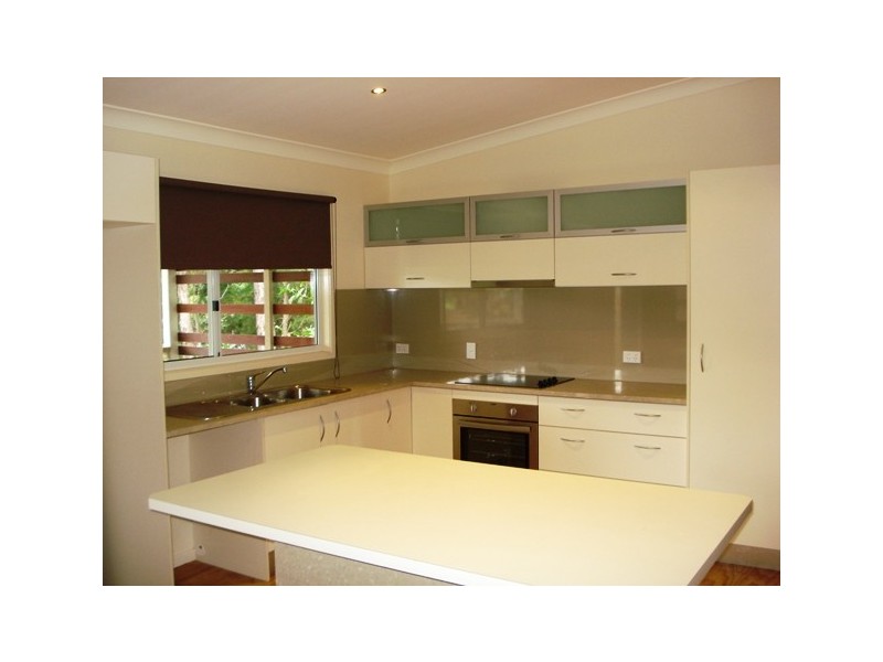 4 Hamilton Pde, Macleay Island QLD 4184