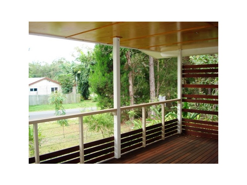 4 Hamilton Pde, Macleay Island QLD 4184