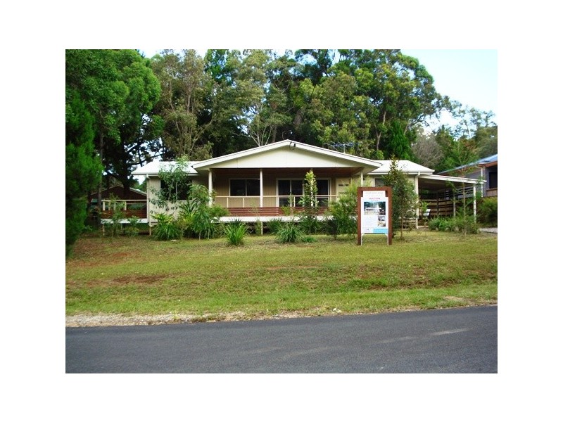 4 Hamilton Pde, Macleay Island QLD 4184
