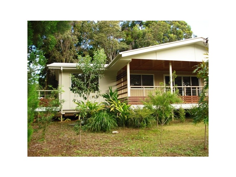 4 Hamilton Pde, Macleay Island QLD 4184