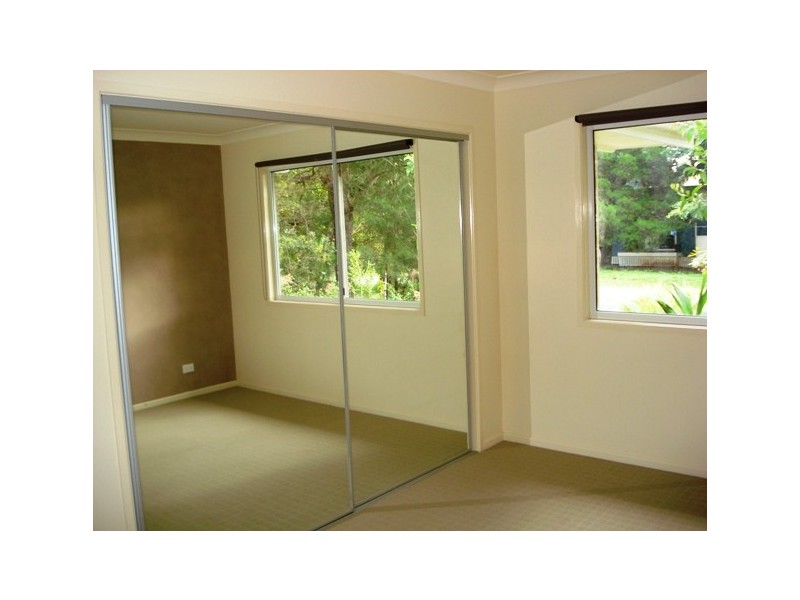 4 Hamilton Pde, Macleay Island QLD 4184