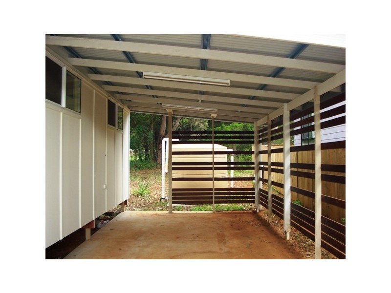4 Hamilton Pde, Macleay Island QLD 4184
