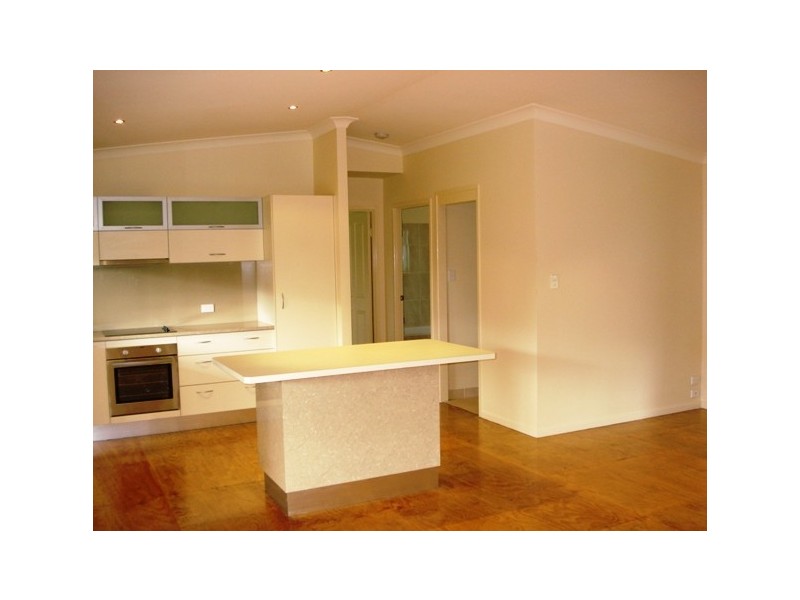 4 Hamilton Pde, Macleay Island QLD 4184