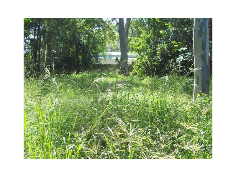 24  Cliff Terrace, Macleay Island QLD 4184