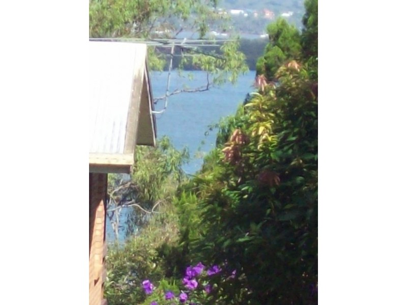 24  Cliff Terrace, Macleay Island QLD 4184