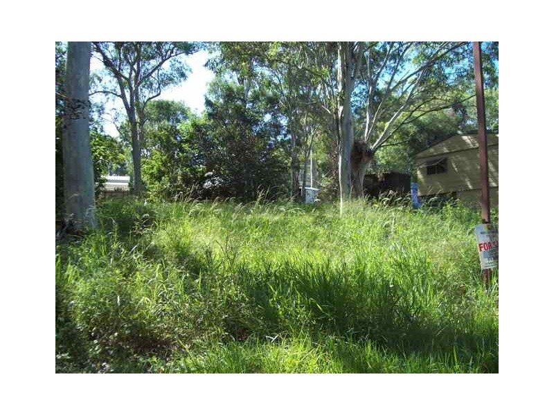 24  Cliff Terrace, Macleay Island QLD 4184