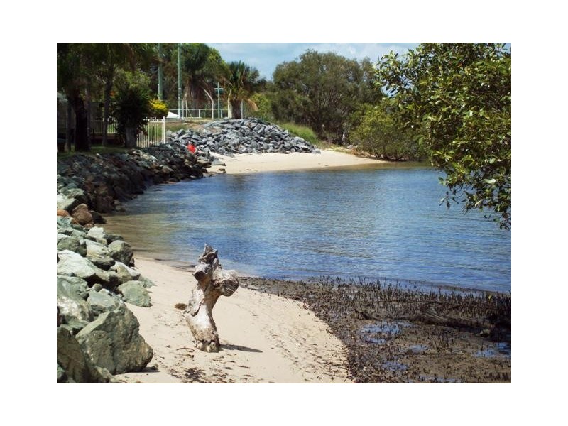 15 Orana St, Macleay Island QLD 4184