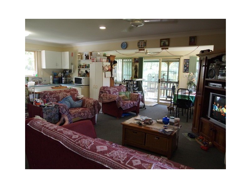 18 Granadilla St, Macleay Island QLD 4184
