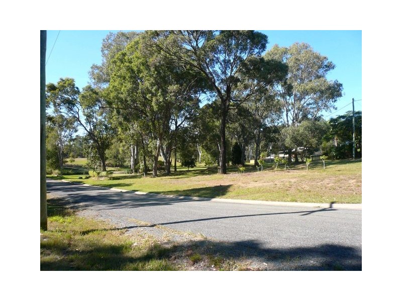 11 Eastern Road, Macleay Island QLD 4184
