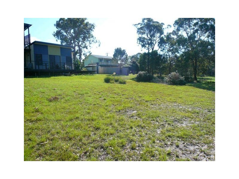 25 Oomool Street, Macleay Island QLD 4184