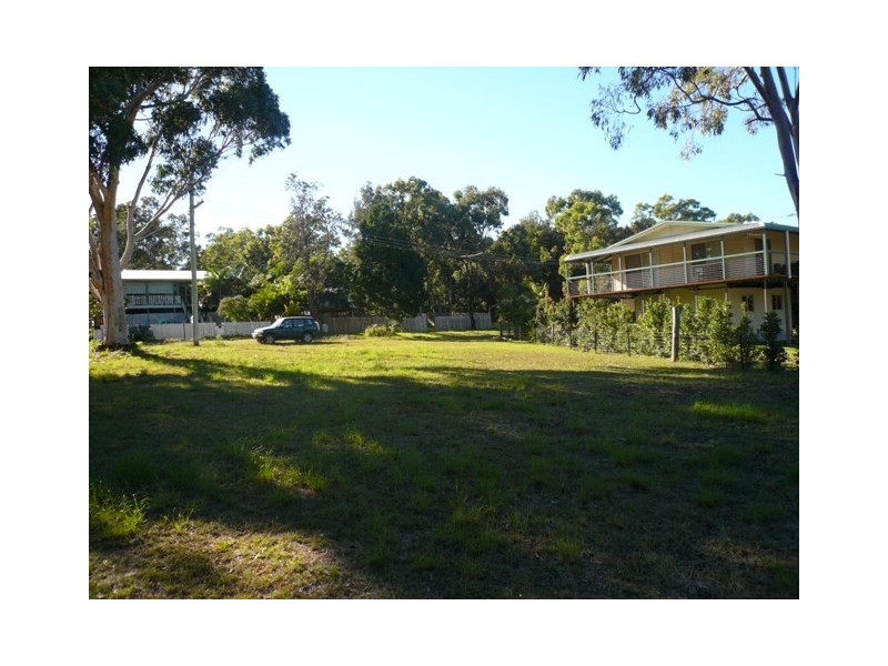 17 Alexander Street, Macleay Island QLD 4184