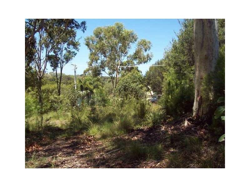 27 Ashton Street, Macleay Island QLD 4184