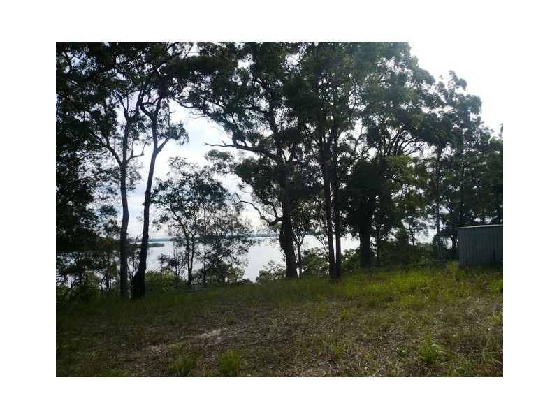 13 Coast Road, Macleay Island QLD 4184