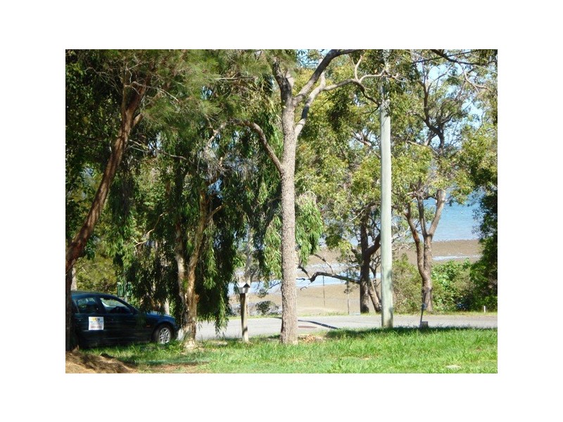 9 Koonwarra Pde, Macleay Island QLD 4184