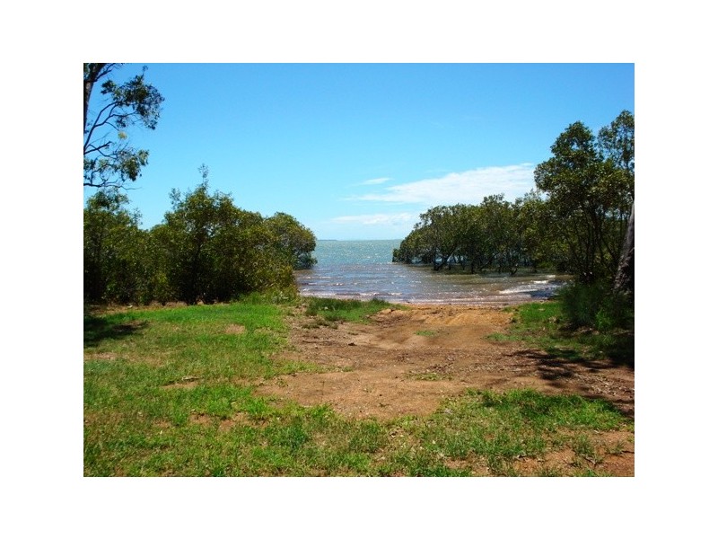 33 Blue Bay Crescent, Macleay Island QLD 4184
