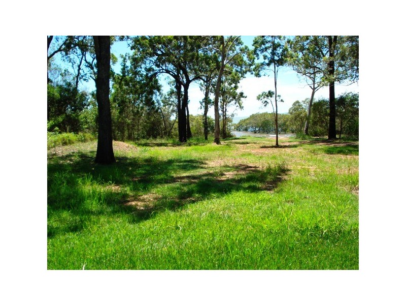 33 Blue Bay Crescent, Macleay Island QLD 4184