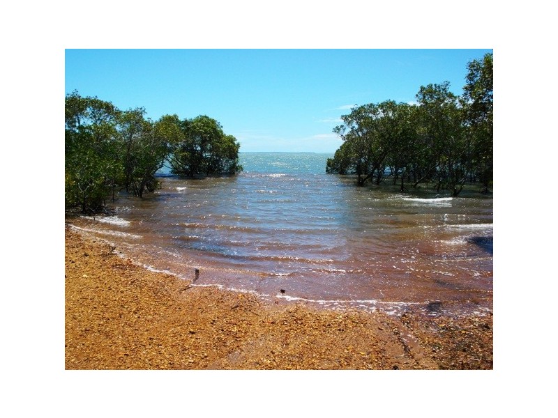 33 Blue Bay Crescent, Macleay Island QLD 4184