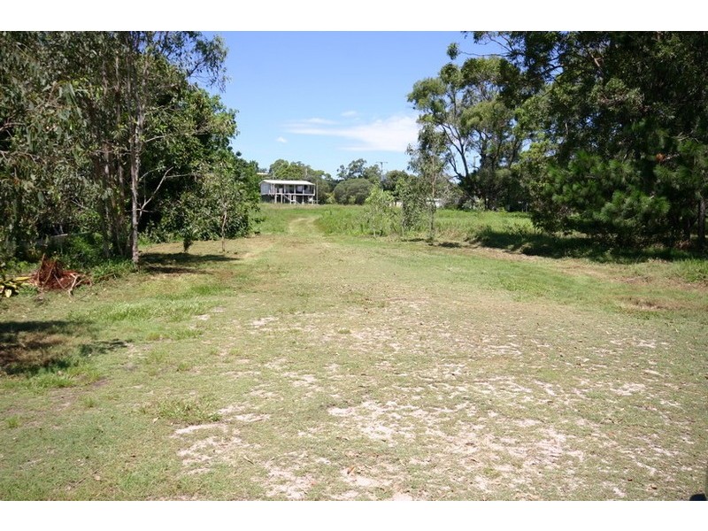 27 Charles, Macleay Island QLD 4184
